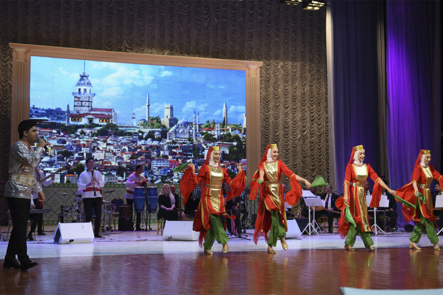 Aşgabatda Türkmenistanyň we Türkiýäniň medeniýet we sungat ussatlarynyň konserti geçirildi