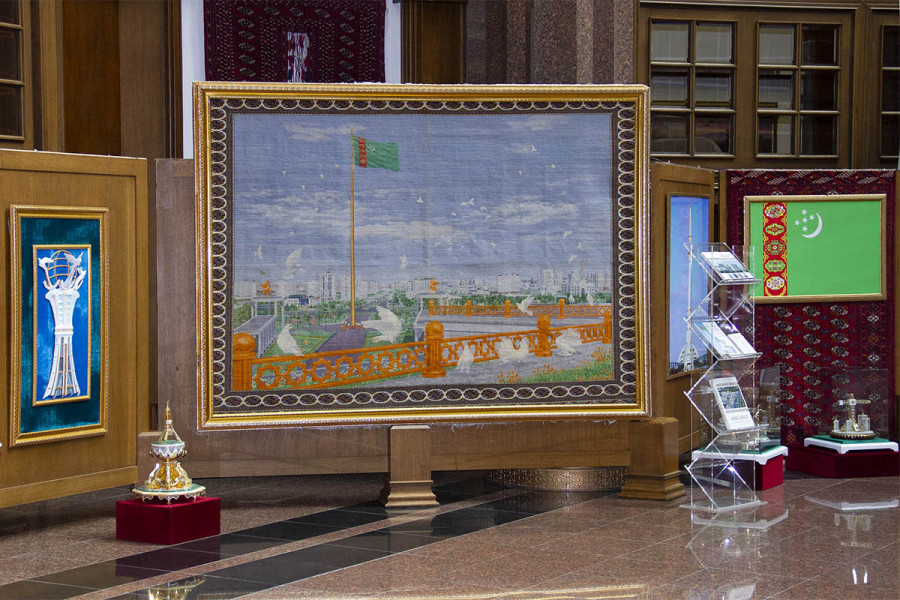 Türkmenistanyň Döwlet medeniýet merkeziniň Döwlet muzeýinde Aşgabat şäheriniň gününe bagyşlanyp Aşgabat  dost-doganlyk merkezi atly sergi gurnaldy